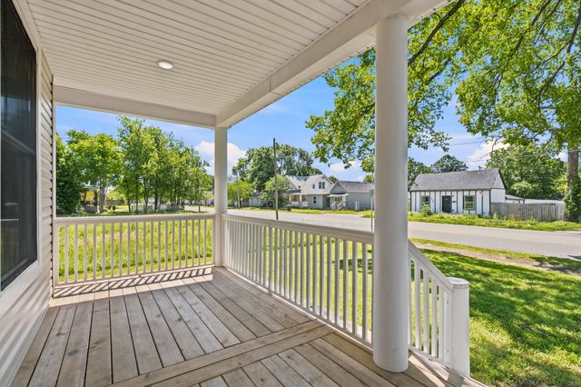1017 E Commercial Street, Springfield, MO 65803