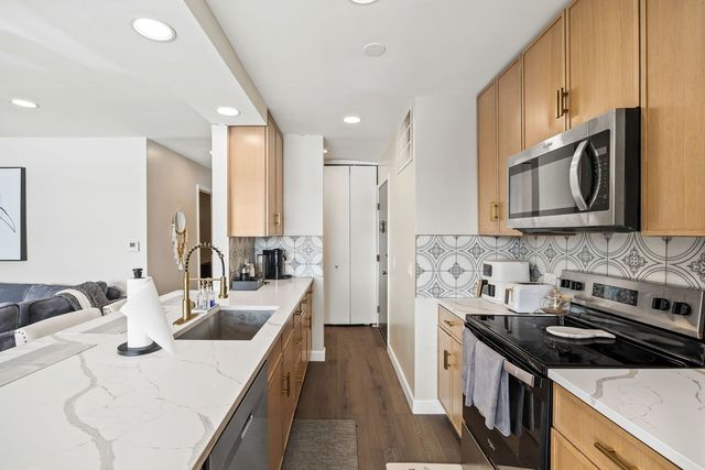 1601 E Maple Terrace 3B, Lisle, IL 60532