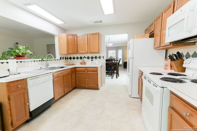1021 Silvertree Blvd, Schertz, TX 78154