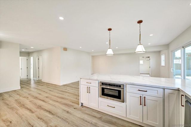 2802 Cowley Way, San Diego, CA 92110