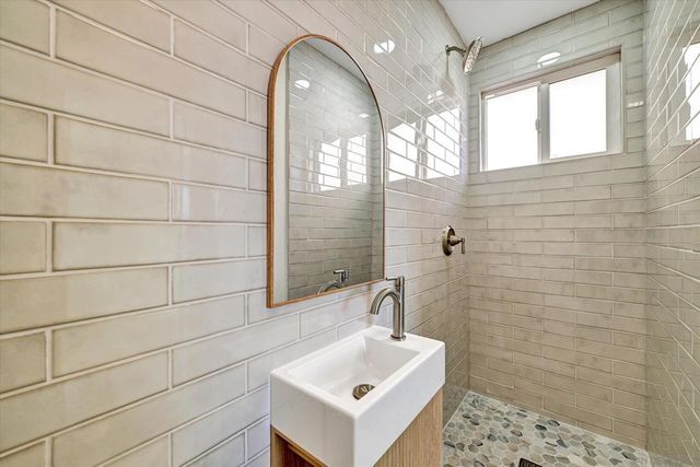 2802 Cowley Way, San Diego, CA 92110