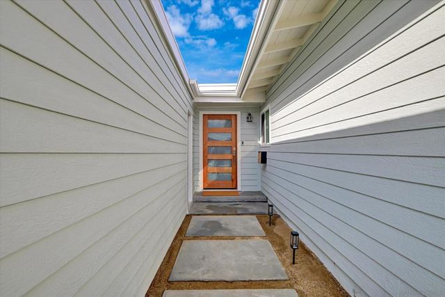 2802 Cowley Way, San Diego, CA 92110