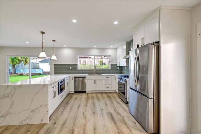 2802 Cowley Way, San Diego, CA 92110