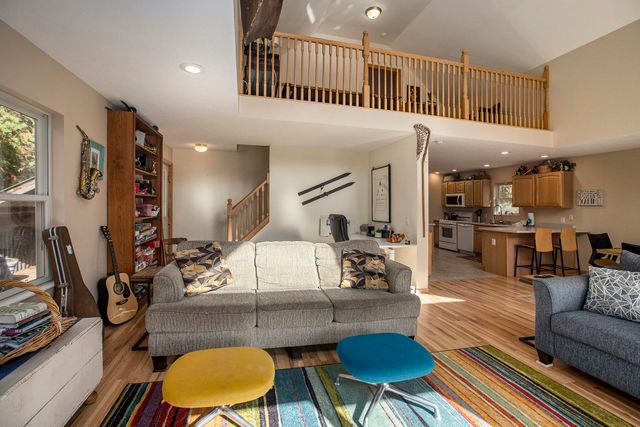 11241 Somers Lane, Honor, MI 49640