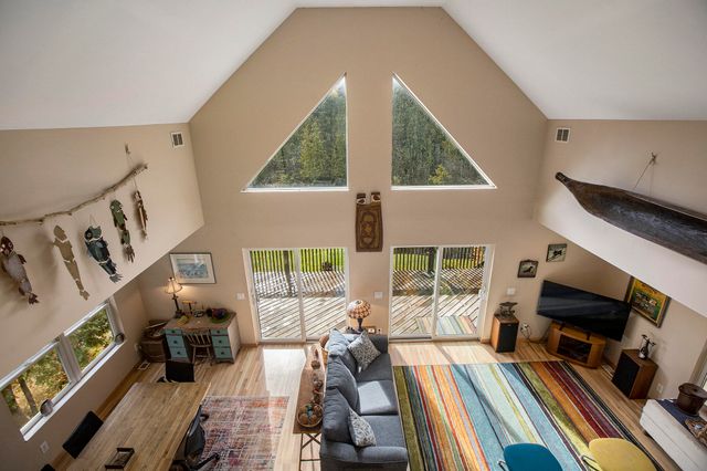 11241 Somers Lane, Honor, MI 49640