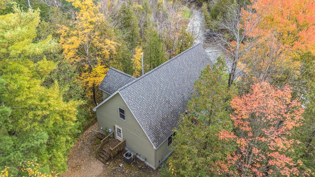 11241 Somers Lane, Honor, MI 49640