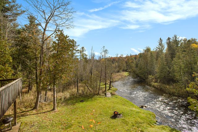 11241 Somers Lane, Honor, MI 49640