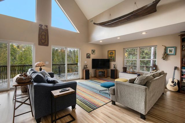 11241 Somers Lane, Honor, MI 49640