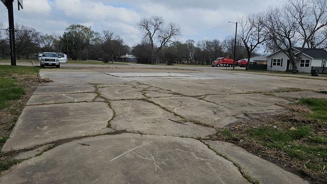 210 NE 2nd Street, Kerens, TX 75144