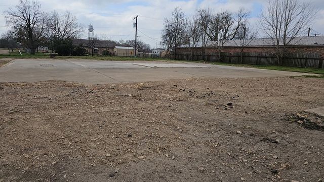 210 NE 2nd Street, Kerens, TX 75144