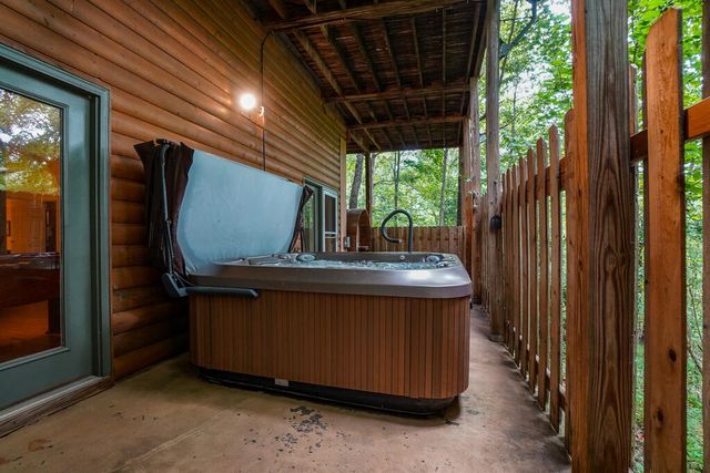 244 E Lapidary Lane, Young Harris, GA 30582