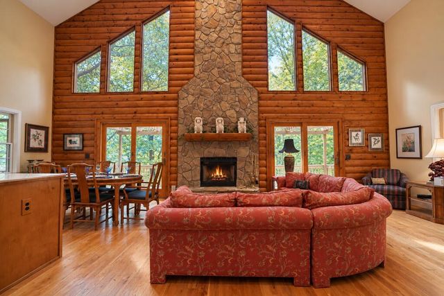 244 E Lapidary Lane, Young Harris, GA 30582