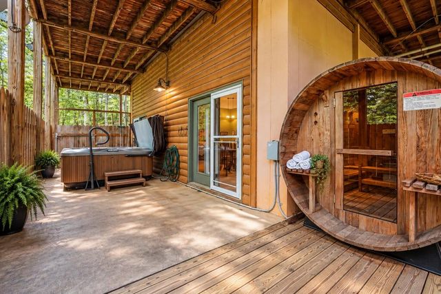 244 E Lapidary Lane, Young Harris, GA 30582
