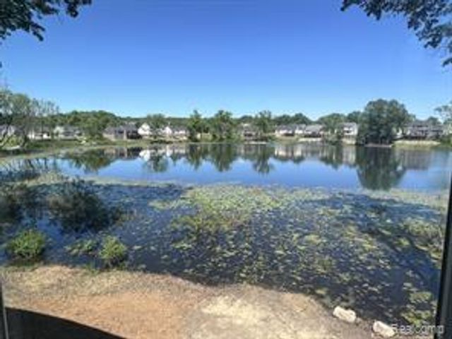 897 Preserve Lane, White Lake, MI 48386