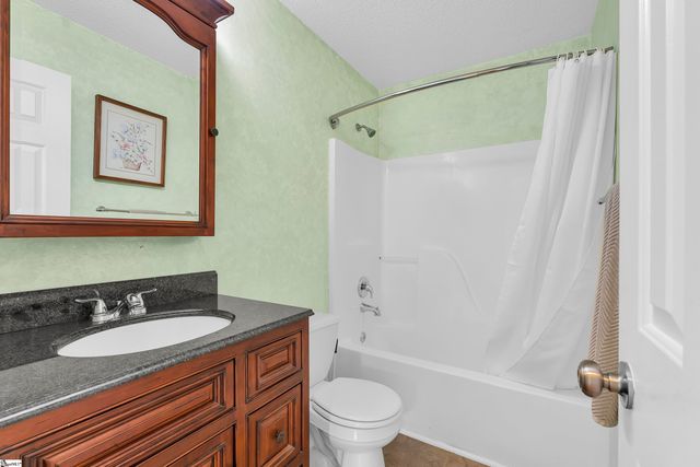 4 Raleigh Court, Simpsonville, SC 29681