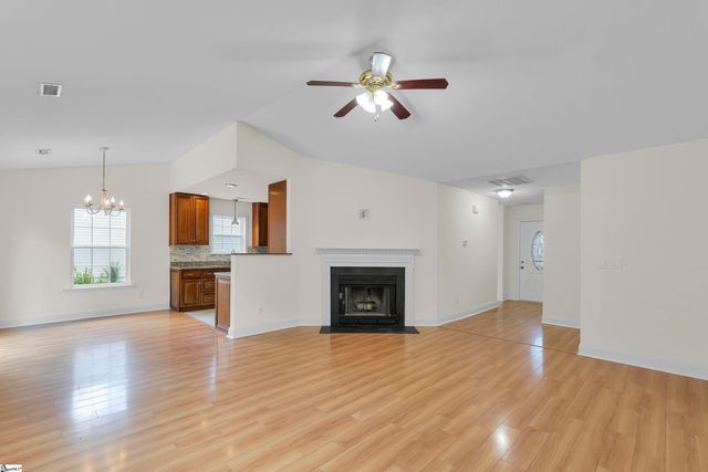 4 Raleigh Court, Simpsonville, SC 29681