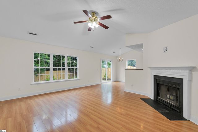 4 Raleigh Court, Simpsonville, SC 29681