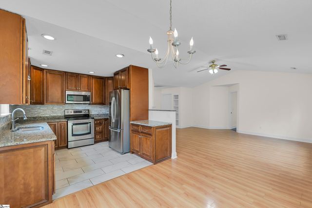 4 Raleigh Court, Simpsonville, SC 29681