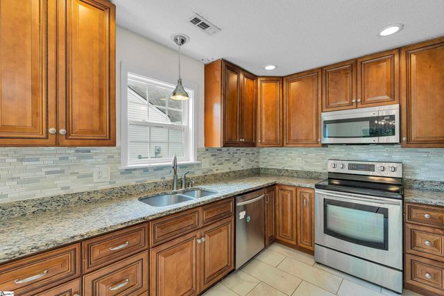 4 Raleigh Court, Simpsonville, SC 29681
