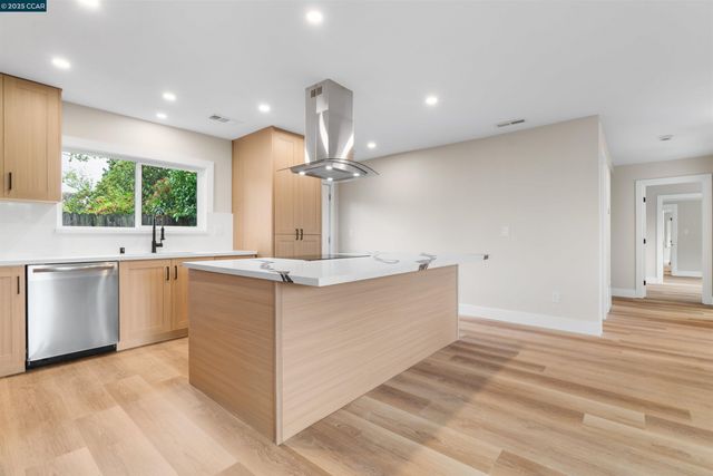 3102 Pine St, Martinez, CA 94553