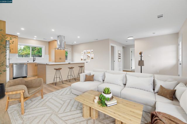 3102 Pine St, Martinez, CA 94553