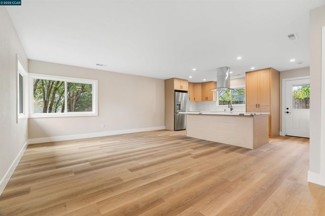 3102 Pine St, Martinez, CA 94553