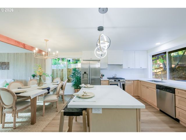 2750 Nw MEHAMA Ct, Portland, OR 97229