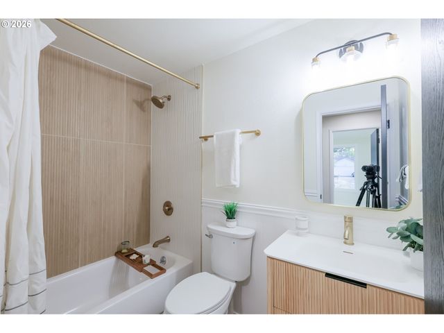 2750 Nw MEHAMA Ct, Portland, OR 97229