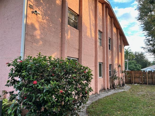 815 SW 30th St J, Fort Lauderdale, FL 33315