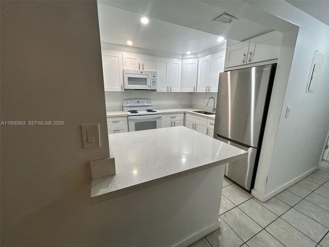 815 SW 30th St J, Fort Lauderdale, FL 33315