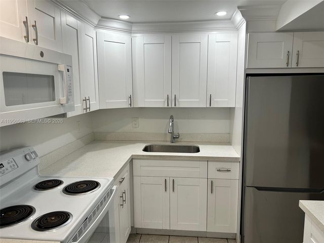 815 SW 30th St J, Fort Lauderdale, FL 33315