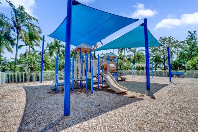 1640 Island Way, Weston, FL 33326