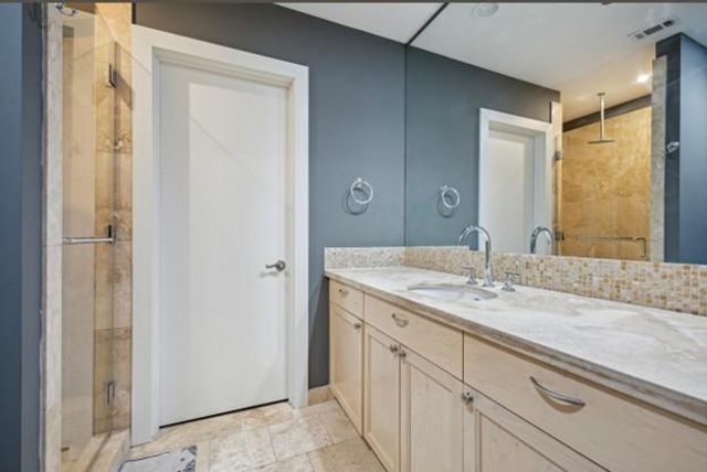 5005 Hidalgo Street 601, Houston, TX 77056