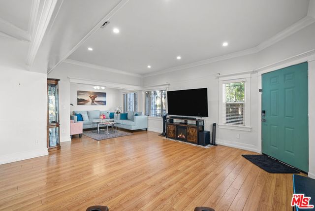 1558 N Kenmore Avenue, Los Angeles, CA 90027