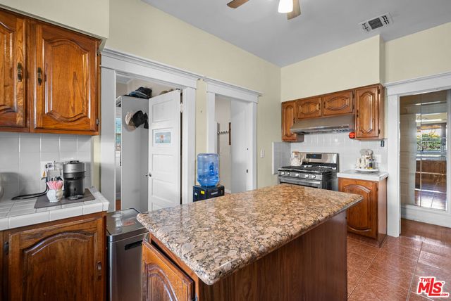 1558 N Kenmore Avenue, Los Angeles, CA 90027