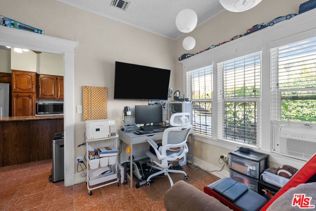 1558 N Kenmore Avenue, Los Angeles, CA 90027