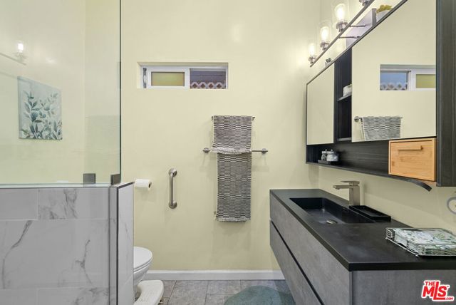 1558 N Kenmore Avenue, Los Angeles, CA 90027