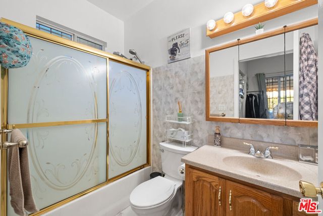 1558 N Kenmore Avenue, Los Angeles, CA 90027