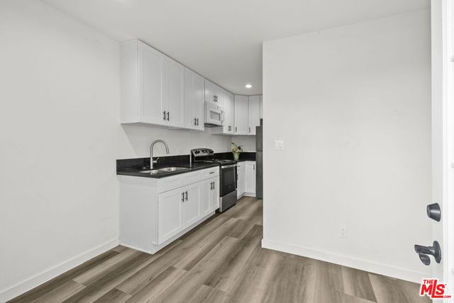 1558 N Kenmore Avenue, Los Angeles, CA 90027