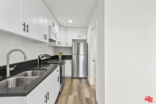 1558 N Kenmore Avenue, Los Angeles, CA 90027