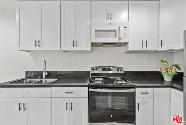 1558 N Kenmore Avenue, Los Angeles, CA 90027