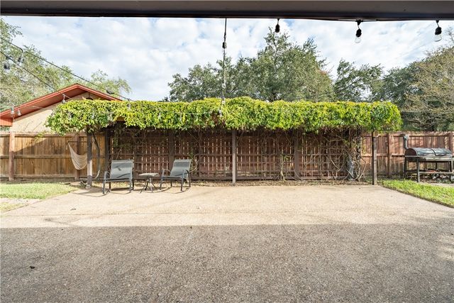 1519 Delwood, Alice, TX 78332