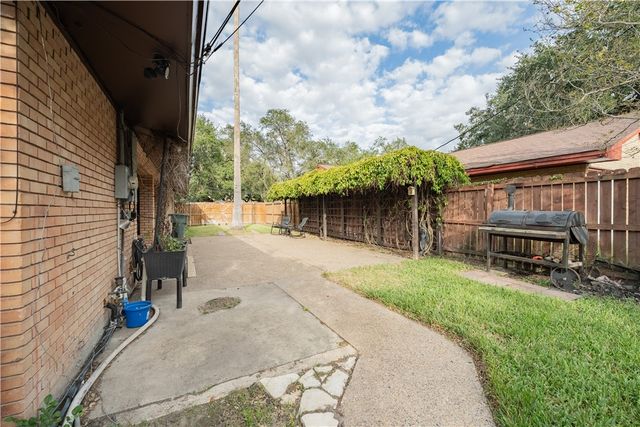 1519 Delwood, Alice, TX 78332