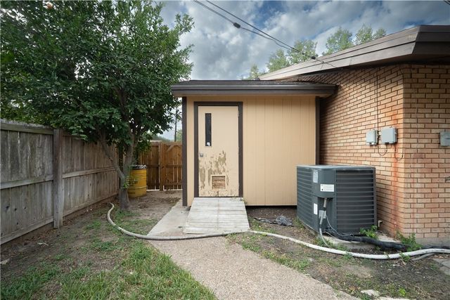 1519 Delwood, Alice, TX 78332