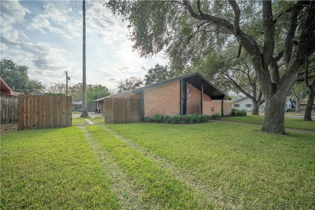 1519 Delwood, Alice, TX 78332