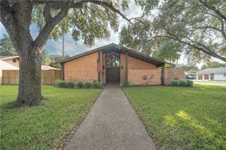 1519 Delwood, Alice, TX 78332