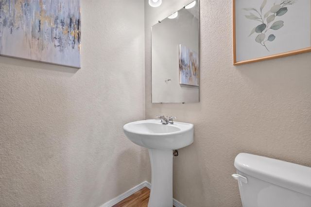 33 Hermanos Loop, Los Lunas, NM 87031