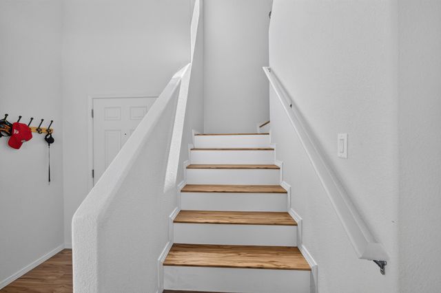 33 Hermanos Loop, Los Lunas, NM 87031