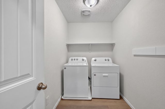 33 Hermanos Loop, Los Lunas, NM 87031