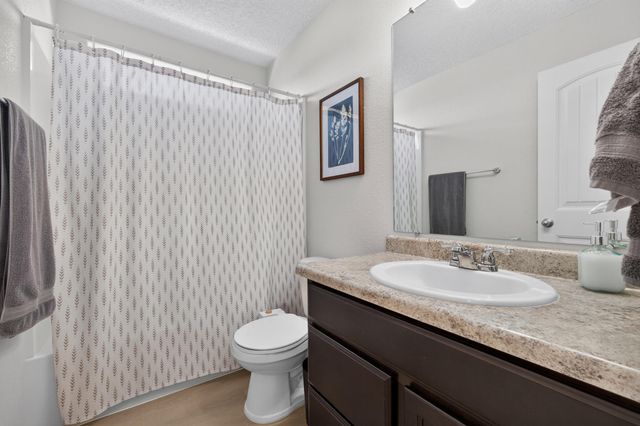 33 Hermanos Loop, Los Lunas, NM 87031